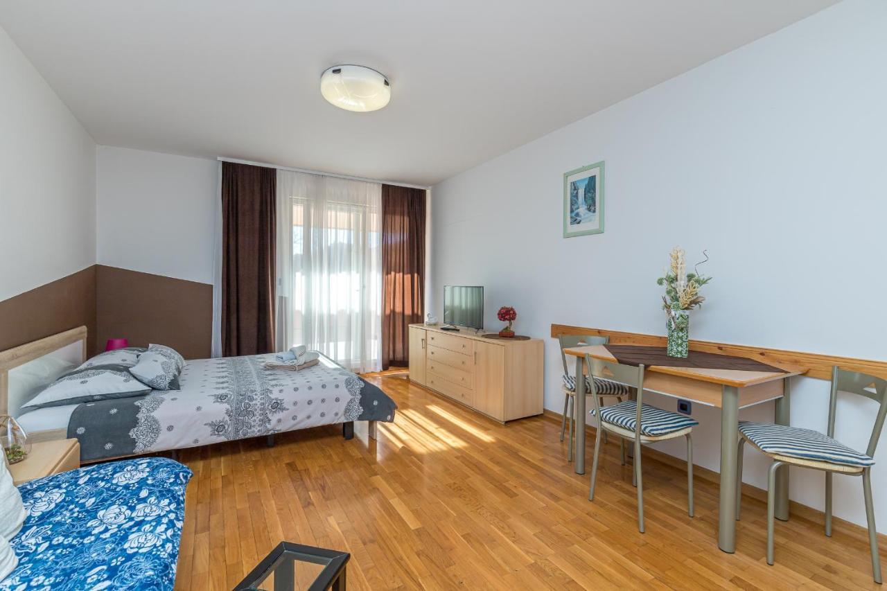 Apartments Vasic Pula Bagian luar foto