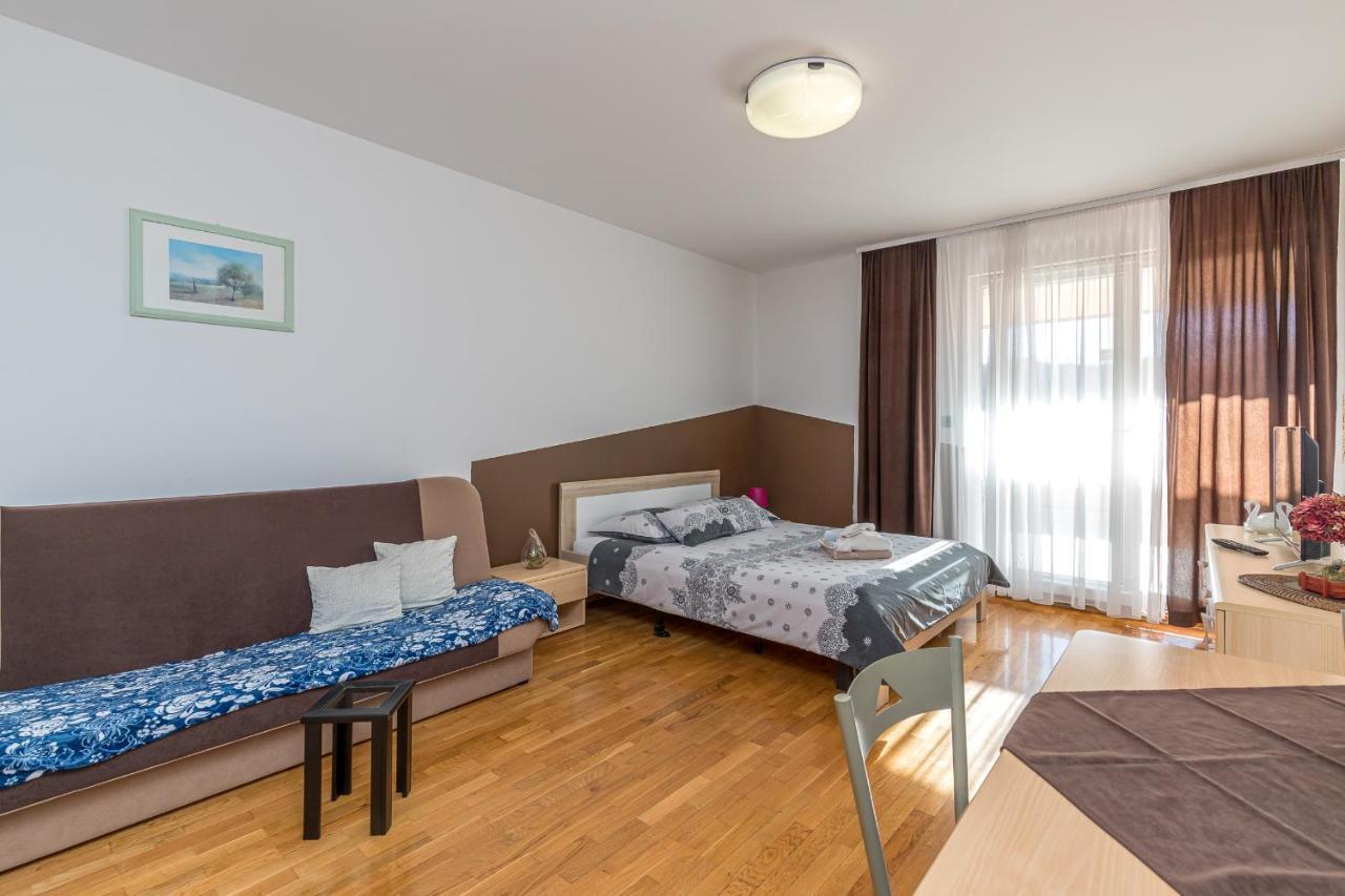 Apartments Vasic Pula Bagian luar foto