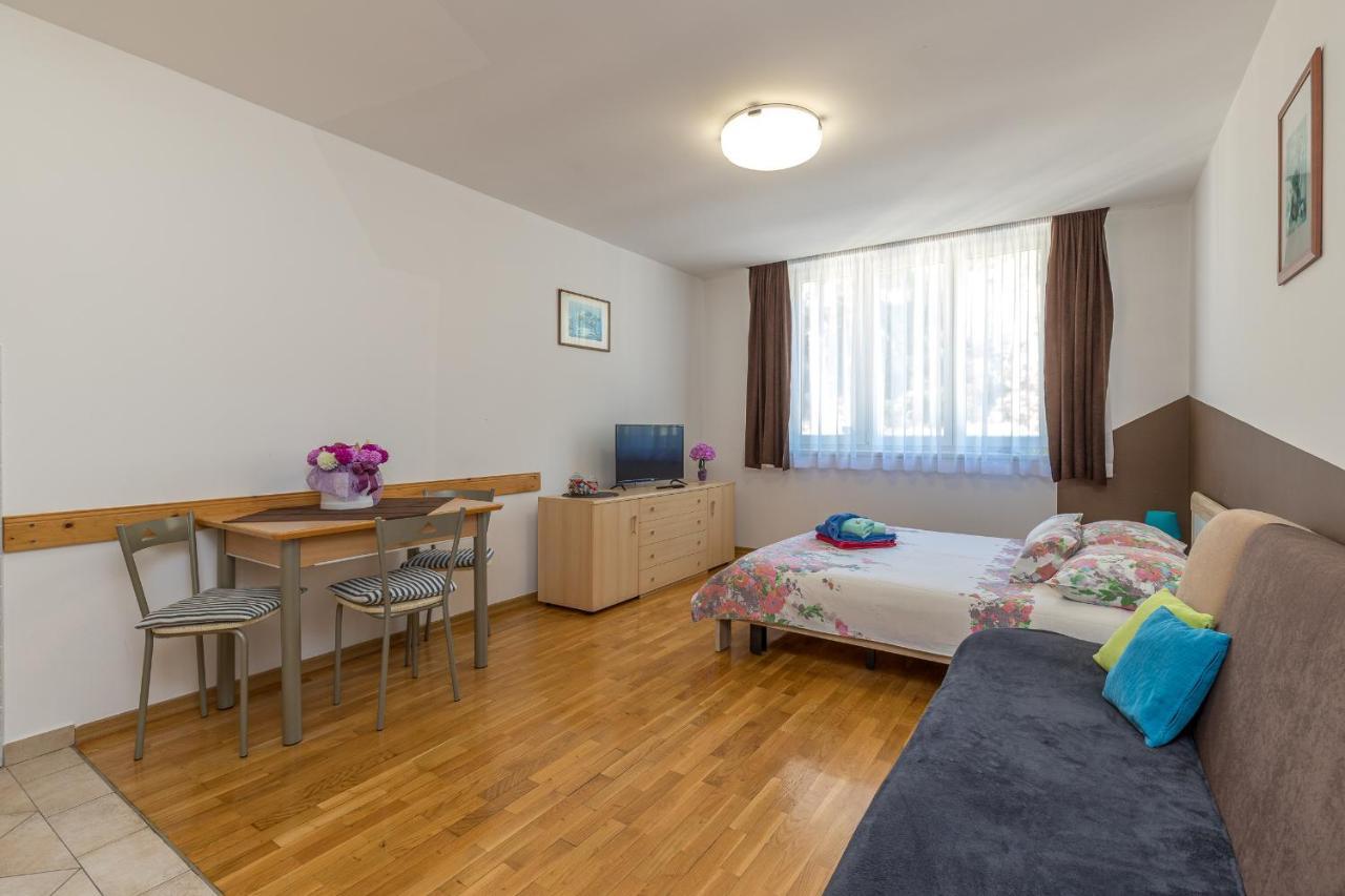 Apartments Vasic Pula Bagian luar foto