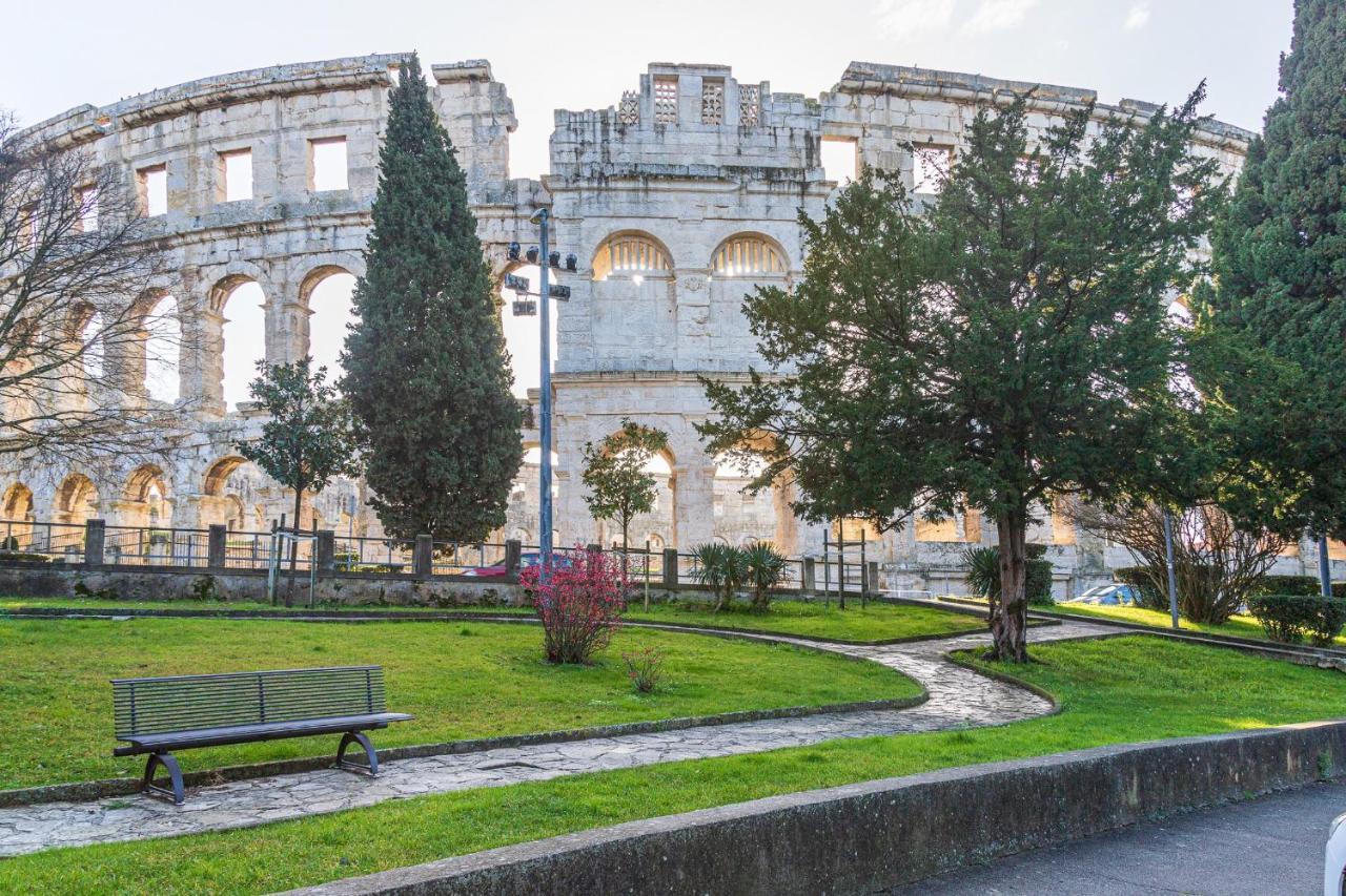 Apartments Vasic Pula Bagian luar foto