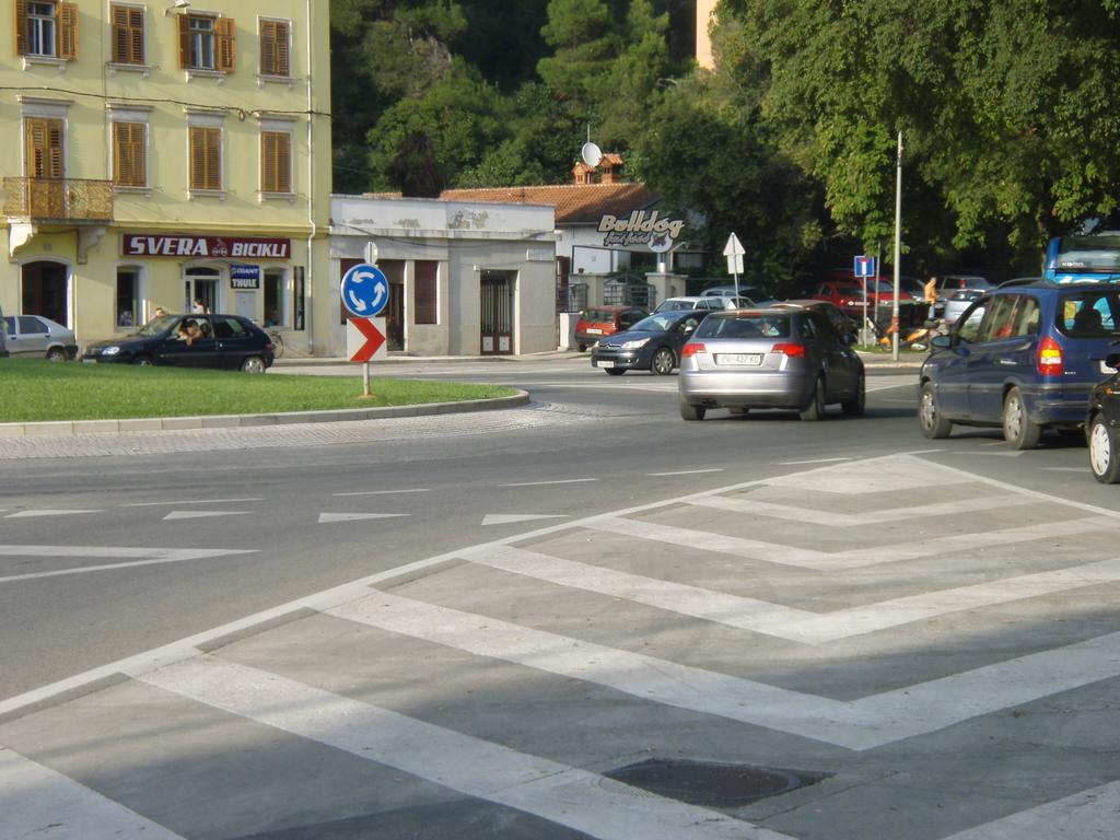 Apartments Vasic Pula Bagian luar foto